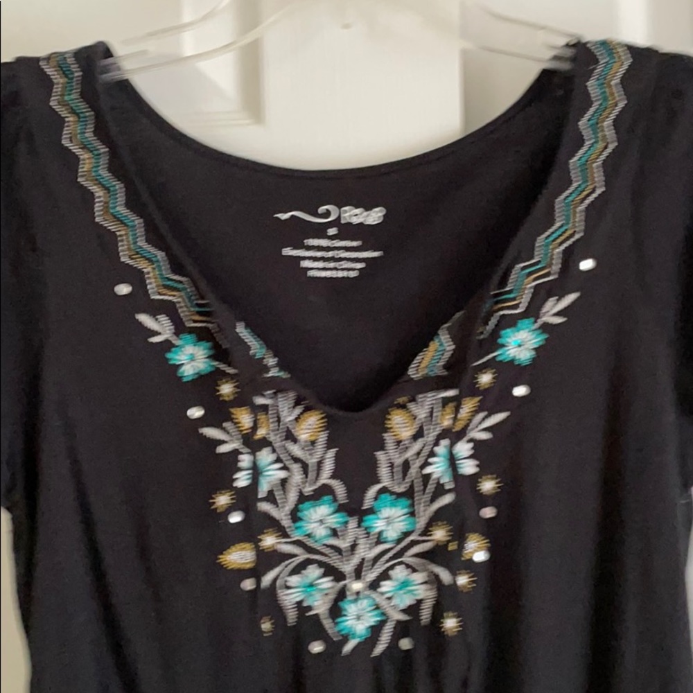 Cute Gathered Tee Shirt! - Picture 3 of 10